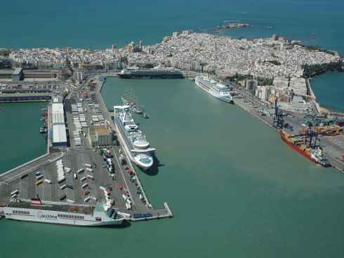 El Puerto de Cdiz y ACCIONA Trasmediterranea presentan las inversiones de la lnea Cdiz-Canarias en las Islas